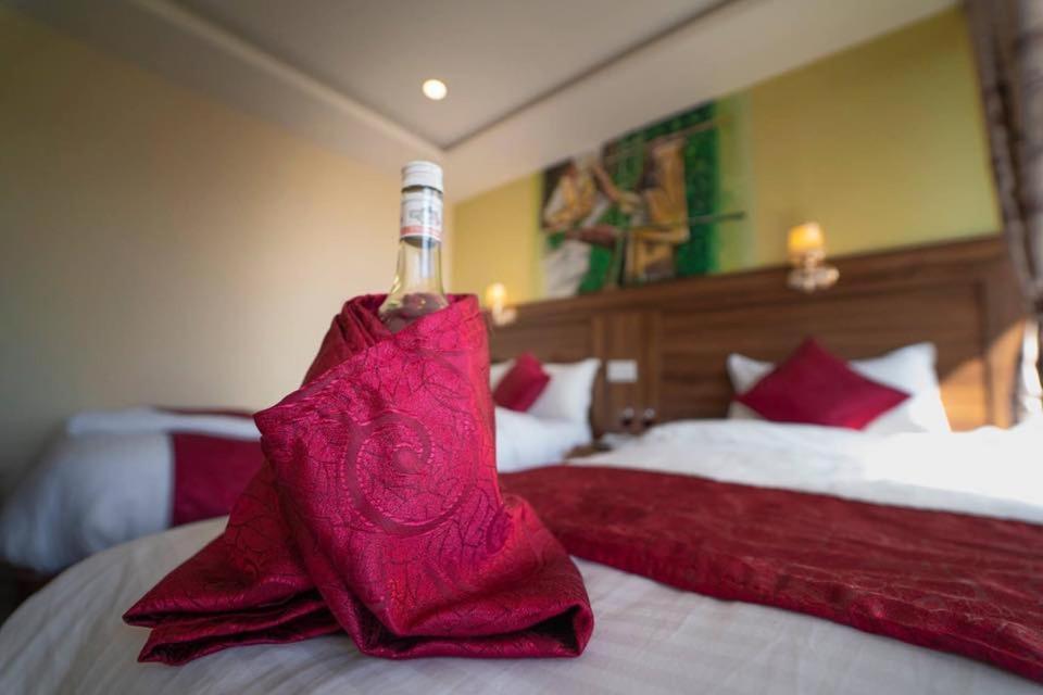 Hotel Royal Image Pokhara Exteriör bild