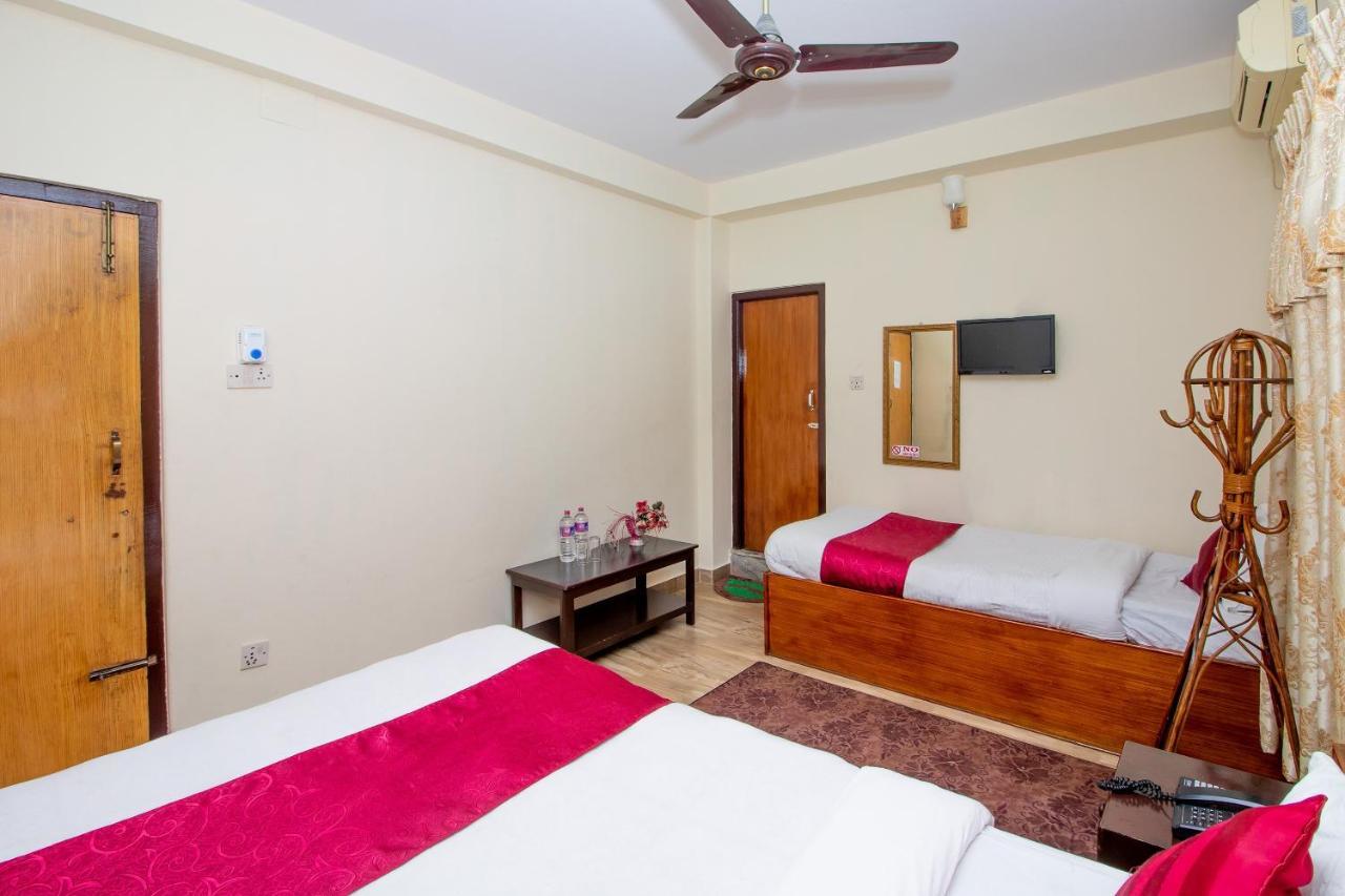 Hotel Royal Image Pokhara Exteriör bild
