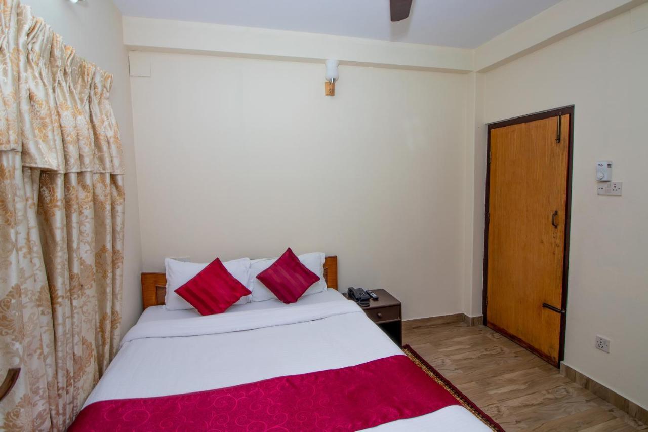 Hotel Royal Image Pokhara Exteriör bild